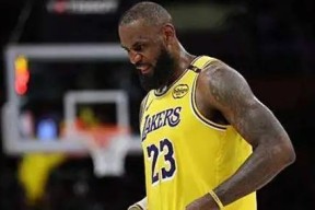 爱游戏-中国队引发争议！，詹姆斯官方宣布持续失利新规全场沸腾不已的简单介绍