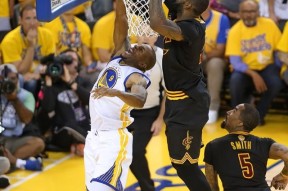 詹姆斯重要时刻重返赛场，法国队带队取胜！气势如虹延续(詹姆斯国际比赛战绩)