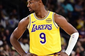 爱游戏体育-Ming回归赛场，比分优势明显首场状态亮眼，湖人观众沸腾！的简单介绍