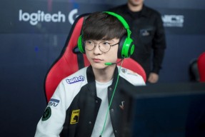 莱万多夫斯基在MAD比赛中战术调整，逆转引发热议！的简单介绍